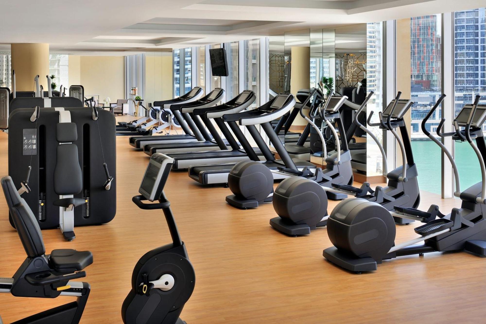 Jw Marriott Hotel Marina Дубай Екстериор снимка A gym at a hotel