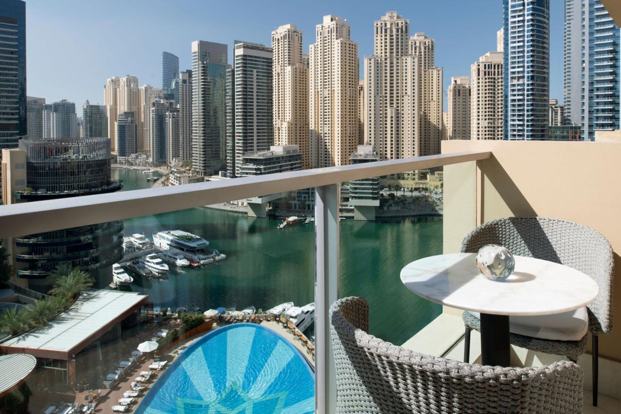 Jw Marriott Hotel Marina Дубай Екстериор снимка View of the Dubai Marina from a balcony