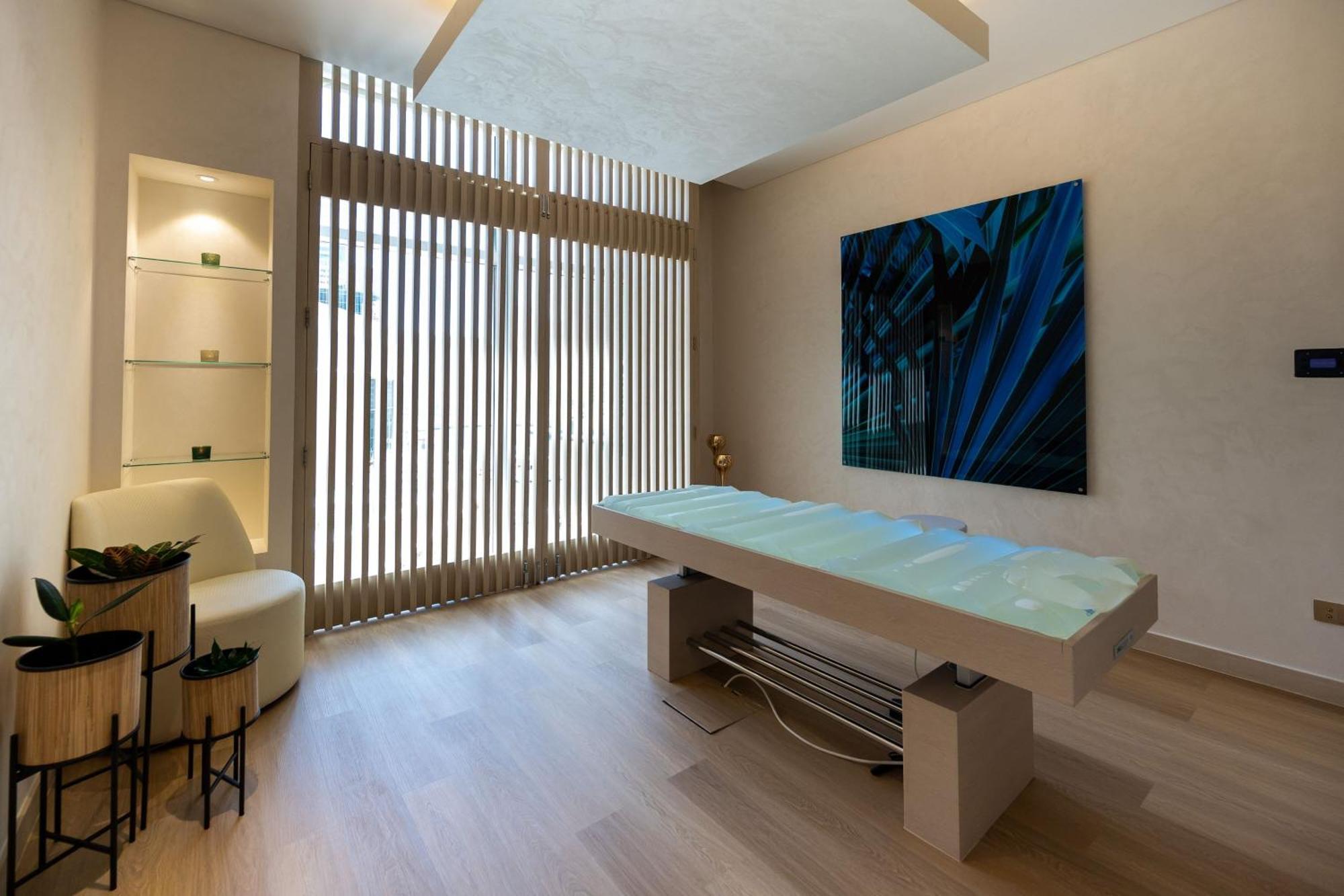 Jw Marriott Hotel Marina Дубай Екстериор снимка A treatment room at the spa
